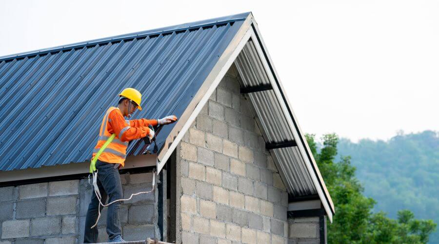 Professional gutter cleaning in Roland, IA